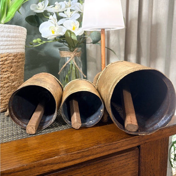 Rustic Huge Hanging Cow Bells Set of 3 Farmhouse Metal Rope Bells Decor w Bag - Picture 3 of 3